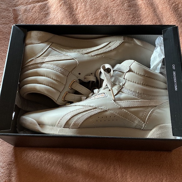 Cardi B. X Reebok collab, LE, no longer available - Picture 3 of 14